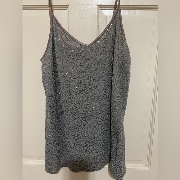 Express Women’s Gray Sequence Adjustable Strap Cami in a size L. - Picture 4 of 7